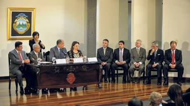 Luis Guillermo Solís cambió directriz para evitar despido de ministros