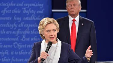 Clinton y  Trump 'velan armas' antes del último debate de la campaña