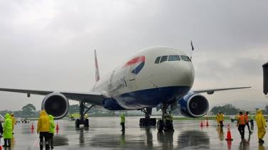 Primer vuelo directo entre Costa Rica e Inglaterra llegó este miércoles al país