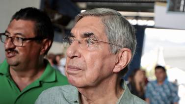 Óscar Arias descarta votar debido a recomendación médica