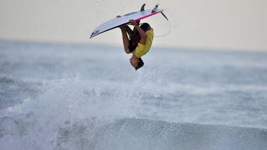  Danny Bishko se estrenó como ganador de una fecha del Circuito Nacional de Surf en playa Cocles