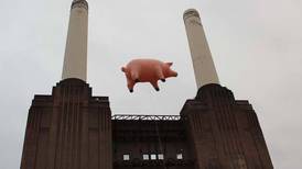 Pink Floyd recupera el globo gigante del cerdo que decoró la portada de 'Animals'