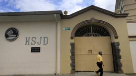 Hospitales alistan contenedores para fallecidos de covid-19: San Juan de Dios instaló furgón para 18 cuerpos