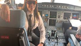 Tica es primera mujer capitana en aerolínea de Paquistán: ‘Aquí veo otro nivel de machismo’