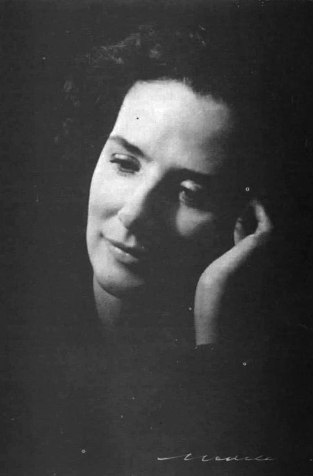 La escritora Julieta Pinto a finales de la década de los años 70.