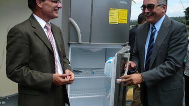 Costa Rica reconvierte sus refrigeradoras para así proteger la capa de ozono