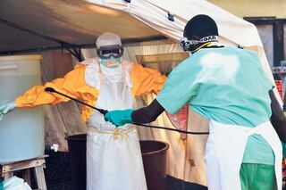 Очаг инфекционного поражения. Эбола противоэпидемические мероприятия. Лихорадка Эбола противоэпидемические мероприятия. Противоэпидемический костюм.