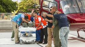 Piloto y 2 ocupantes sobreviven a desplome de helicóptero en Turrialba