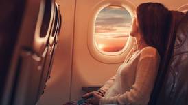 ¿Por qué es mejor sentarse en el lado izquierdo del avión?