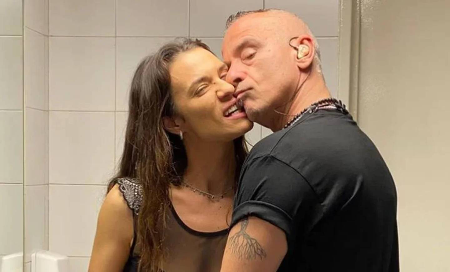 Eros Ramazzotti y nueva novia, quien es 25 años menor que él. Pareja presume su amor en Instagram
