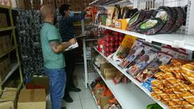 Salud decomisa casi 3.000 productos ilegales en establecimiento comercial de San José