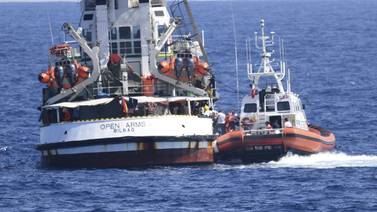 Barco Ocean Viking rescata a 196 migrantes en el Mediterráneo