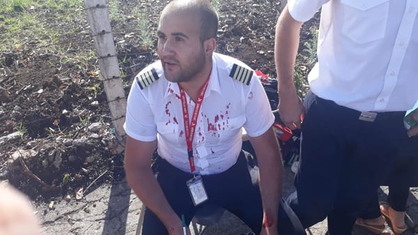 Según la Cruz Roja, uno de los ocupantes tenía una herida en la ceja derecha y otro algunos golpes en el tórax. Ambos fueron llevados, estables, al Hospital del Trauma. En la foto aparece el piloto Damián Barreira. Foto: Alonso Tenorio
