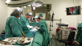 CCSS pedirá permiso para buscar médicos en el extranjero en 12 especialidades 