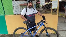 Ciclista recreativo aprovechó su ruta de domingo para votar: ‘Con el abstencionismo no se gana nada’
