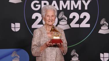 Ángela Álvarez, de 95 años, se corona como mejor nuevo artista en los Latin Grammy 