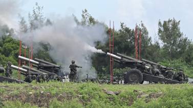 Taiwán realiza simulacro de defensa de la isla con fuego de artillería real
