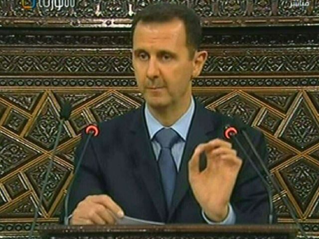 El presidente sirio, Bashar al-Assad espera la llegada de fondos del Golfo, pues las sanciones occidentales impuestas contra su país obstaculizan la financiación internacional. Archivo LN