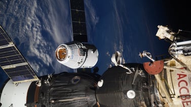 Cápsula Dragon llega con primera supercomputadora a la Estación Espacial Internacional