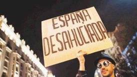 España declara moratoria de dos años en desahucios