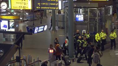 Falsa alerta de secuestro dispara operativo en aeropuerto de Ámsterdam 