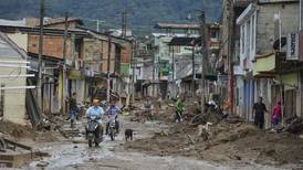 Ciudad colombiana de Mocoa busca vida entre escombros, lodo y piedras