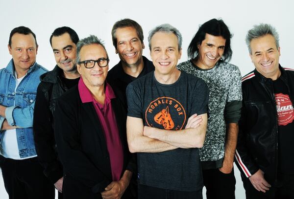 Hombres G y Enanitos Verdes comparten en una gira internacional sus mejores canciones.