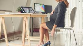¿Cómo aliviar la pesadez, cansancio e inflamación durante el embarazo?