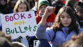 Informe de matanza en escuela de Florida recomienda armar a los maestros
