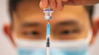 FDA aprobó versiones actualizadas de vacunas contra covid-19