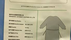 Proveedor admite manipulación de empaque de batas chinas vendidas a CCSS