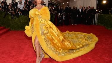 Rihanna sobre vestido que lució en la gala del Met: 'Tomó dos años confeccionarlo'