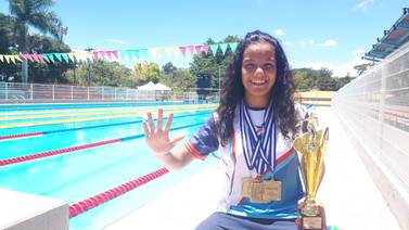 Ticas se llenan de oro en natación y atletismo en Centroamericanos Estudiantiles 