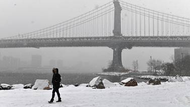 Casi un millón de personas siguen sin electricidad en el noreste de EE. UU. por letal tormenta de nieve