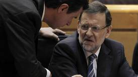 Rajoy admite error en escándalo, mas  no dimite