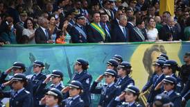 Bolsonaro defiende un papel de árbitro para las fuerzas armadas en las elecciones 