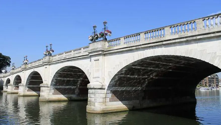 El puente de Kingston que cruza el río Támesis. | Imagen referencial: Pixabay