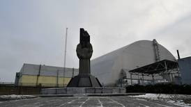 En Chernóbil, un centenar de empleados rehenes temen lo peor