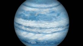 Astrónomos descubren planeta del tamaño de Júpiter que orbita dos estrellas