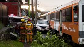 Microbús fue impactada por el tren la tarde de este viernes en Tibás