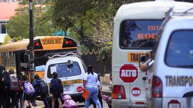 MOPT permite trasladar estudiantes y trabajadores en buses con hasta 22 años de uso