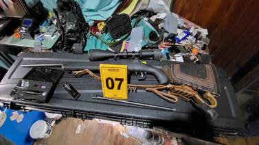 Joven detenido por vender armas de fuego comerciales y caseras en Tibás
