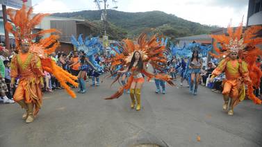 Desamparados derrochó color y música con el Carnaval Nacional