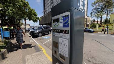 Multas por mal estacionamiento en San José no disminuyeron con parquímetros digitales 