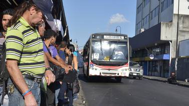 Concesiones de transporte público suspendidas por no tomar en cuenta opinión de usuarios