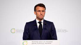 Emmanuel Macron dice que guerra en Ucrania amenaza existencia de Europa y Francia