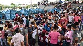 Al menos 3.000 venezolanos huyen por combates en frontera con Colombia