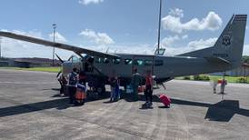 Vigilancia Aérea rescata tercer grupo de ticos atrapados en Panamá por crisis