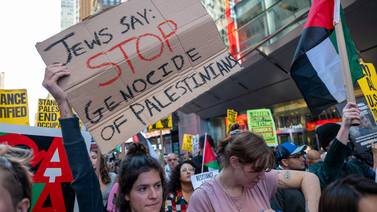 Protesta a favor de cese al fuego en Gaza deja unos 300 detenidos en Nueva York