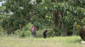 Policía encuentra a un hombre fallecido a orillas del río Guácimo 